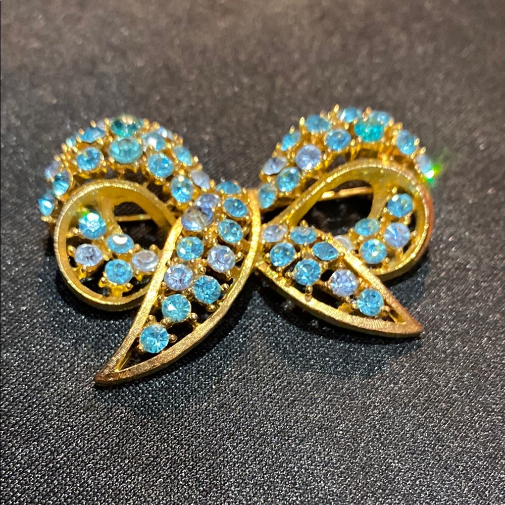Vintage signed Lisner Gold tone Blue rhinestones Bow Brooch